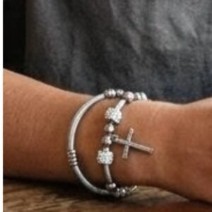 Pulseira Fio de Aço Inox Cruz Prata Bella Falcão